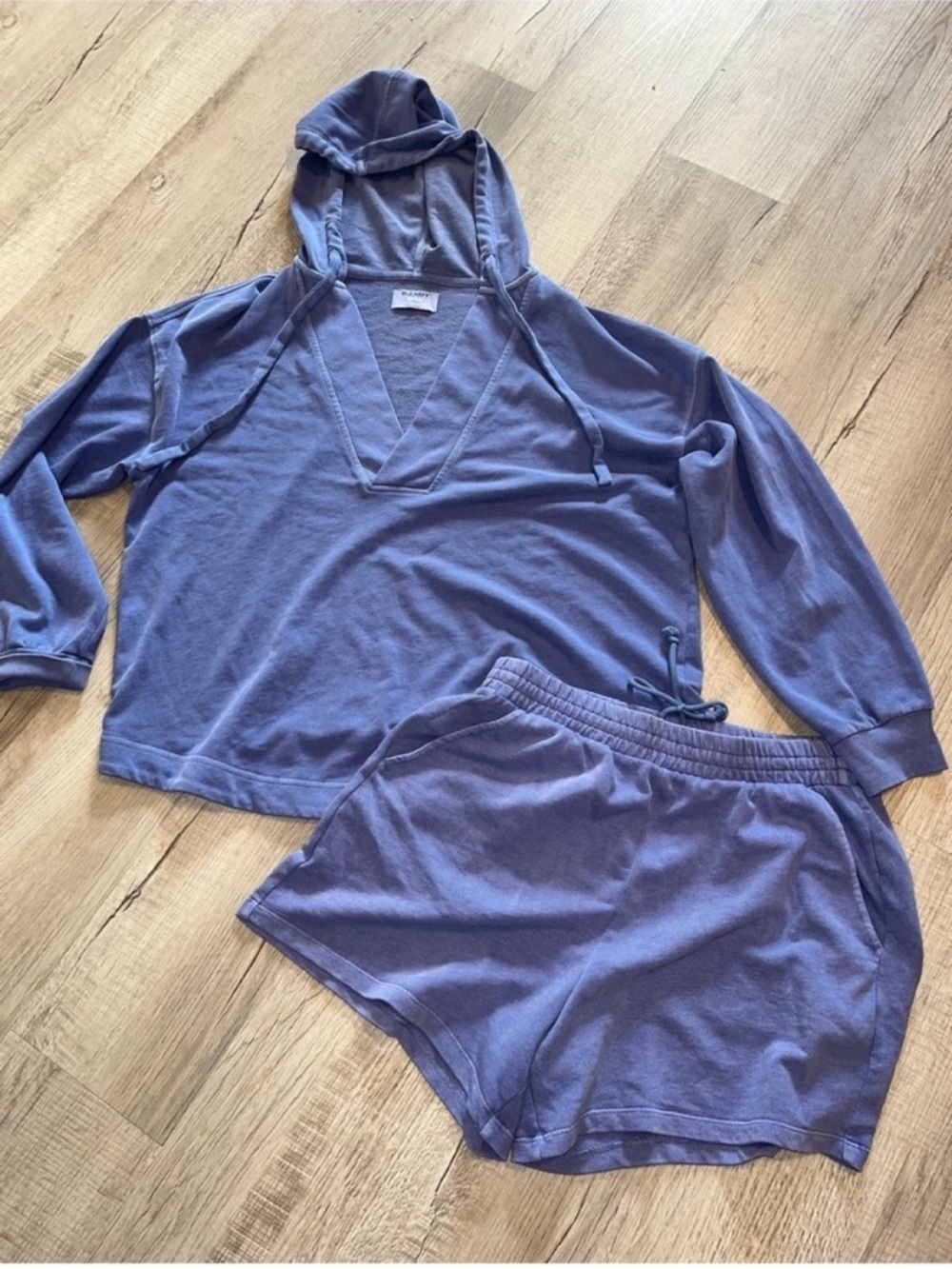 Short and top set top is oversized
Comfortable used once